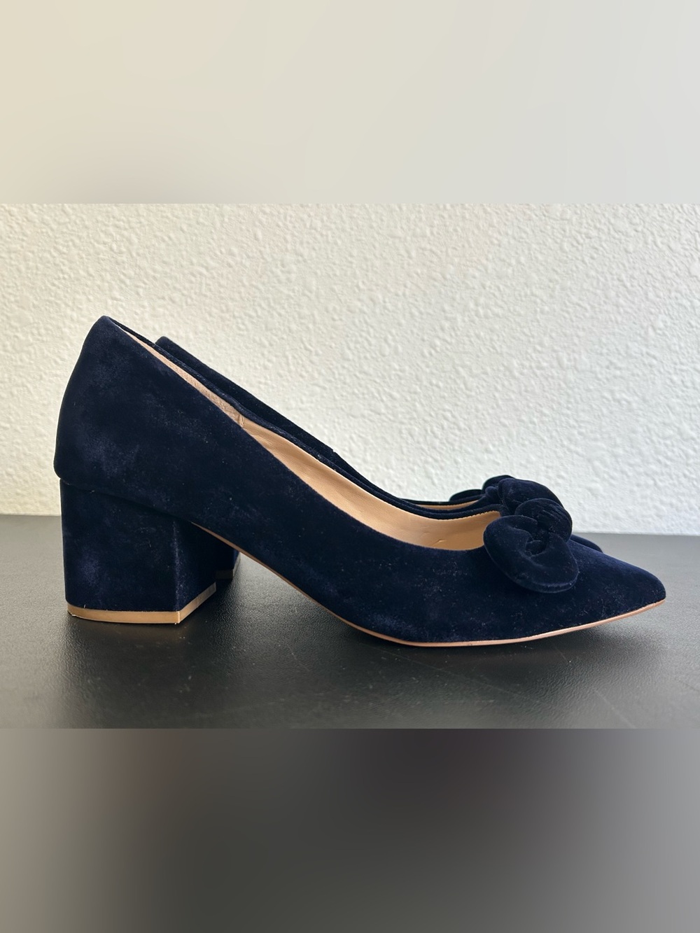 DRAPER JAMES Size 8.5 Velvet Navy Blue Pointed Pumps SQUARE HEEL BOW